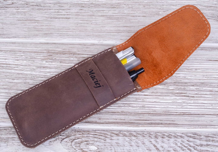 Mały piórnik skórzany.jpg