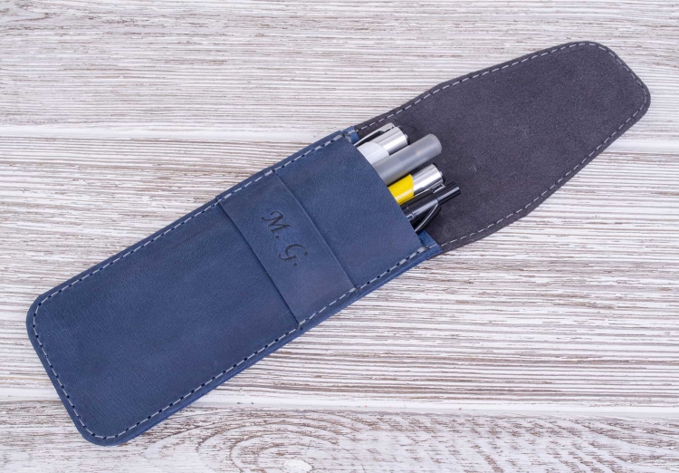 Mały piórnik skórzany.jpg