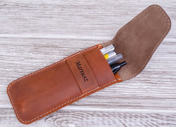 Mały piórnik skórzany.jpg